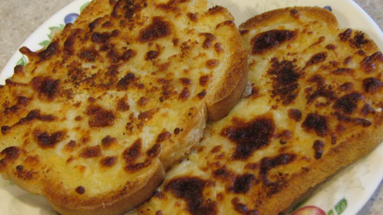 Easy Cheesy Garlic Toast Created by MarthaStewartWanabe