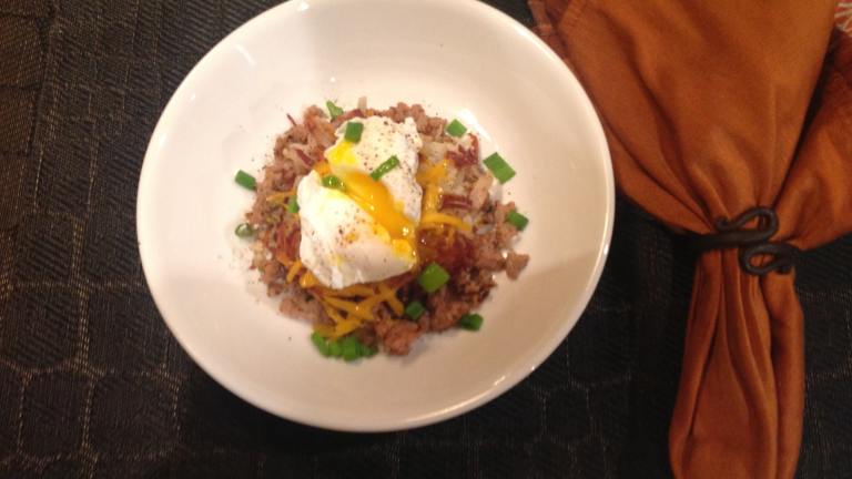 Crispy Potatoes over Crumbled Sausage With Poached Egg #5FIX Created by tambocos