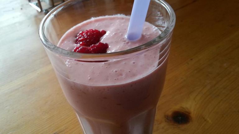 Raspberry Yogurt Frappes Created by threeovens