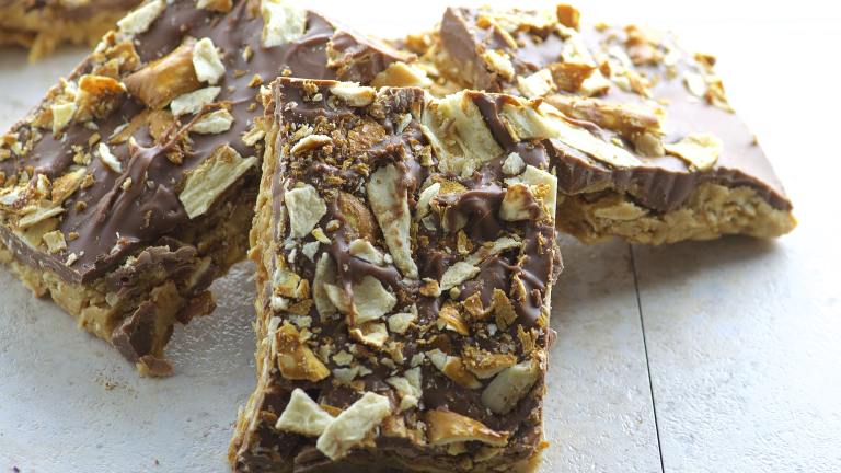 Sweet & Salty Peanut Butter Chocolate Pretzel Bars Created by May I Have That Rec