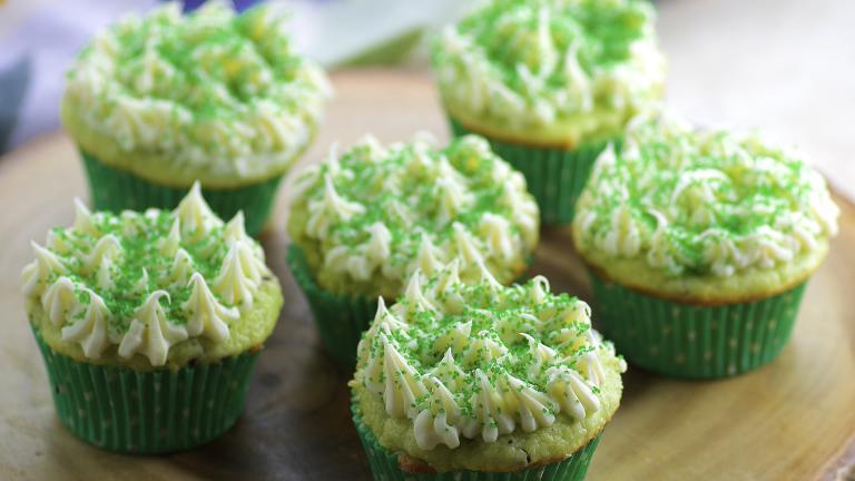 St. Patrick's Day Cupcakes Created by May I Have That Rec