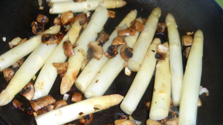White Asparagus With Chanterelles created by Bergy