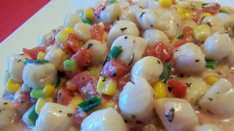 Creamed Scallops, Corn, and Tomatoes created by Parsley