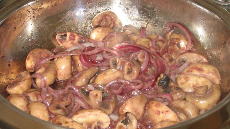 Burgundy Mushrooms Created by Queen uh Cuisine