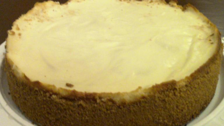 Classic Delicious New York Cheesecake created by Suzi y.