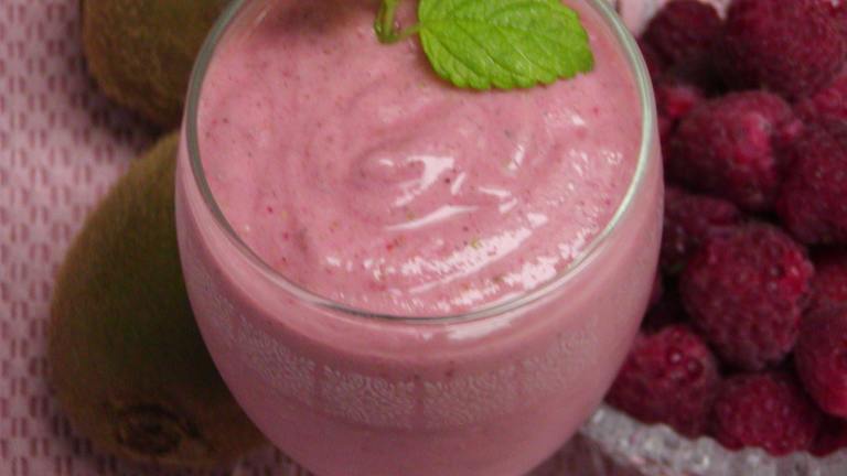 Pear, Kiwi, Berry, Flax Seed Smoothie created by Rita1652