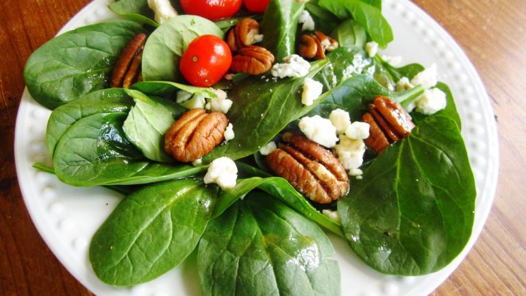 Blue Cheese and Walnut Salad With Maple Dressing Created by gailanng