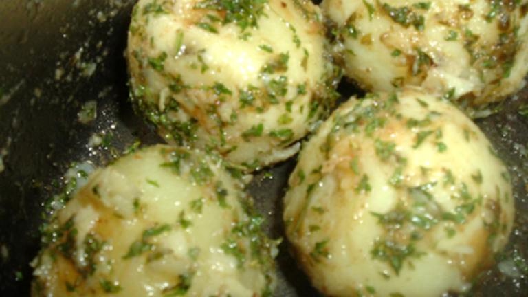 Buttered and Herbed New Potatoes Created by Bergy