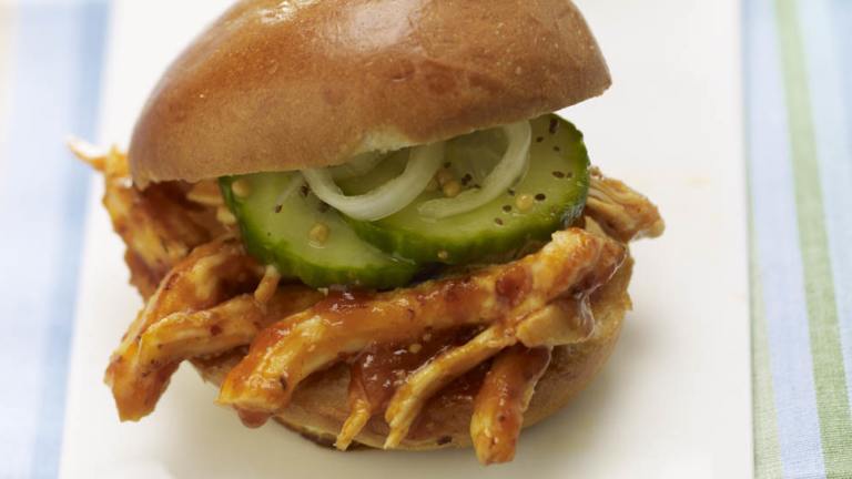 Carolina Pulled Chicken Sliders With Easy Summertime Pickles created by McCormick Kitchens