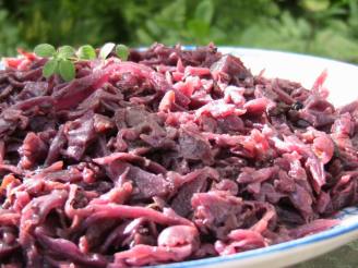 German Rotkohl - Spiced Red Cabbage With Apples and Wine