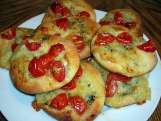Pizzettes With Gorgonzola, Tomato and Basil