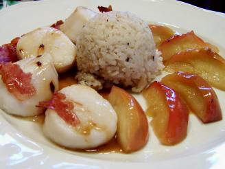 Baked Scallops With Bacon, Sauteed Apples, and Cider Sauce