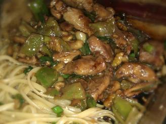 Chicken With Walnuts, Bell Peppers (Capsicum) and Green Onions