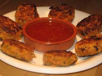 Thai Red Curry Crab Cakes With a Chili Dipping Sauce