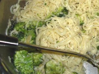 Low Cal Creamy Pesto With Broccoli and Angel Hair