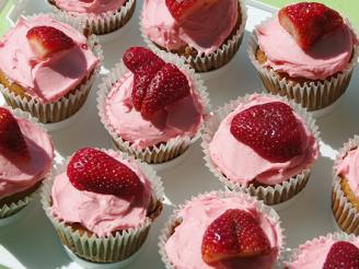 Delicious Strawberry Cupcakes & Strawberry Frosting