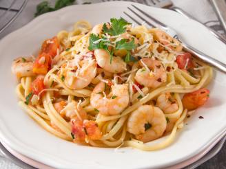 Linguini With Garlicky Shrimp and Fresh Tomatoes