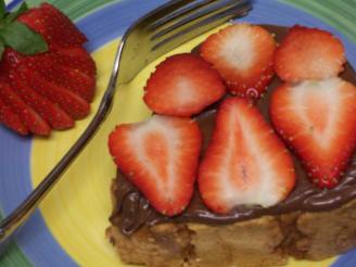 Pound Cake Slices With Nutella and Fresh Strawberries
