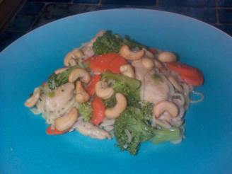 Chicken, Broccoli, and Cashew Stir-Fry (Flat Belly Diet Recipe)