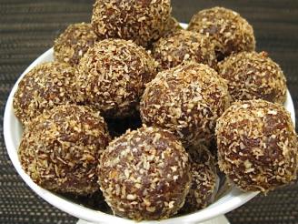 Raw Vegan Chocolate Fruit Balls