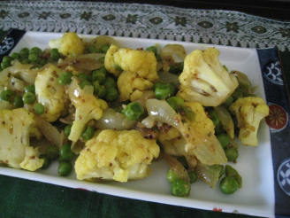 Cauliflower and Green Pea Curry