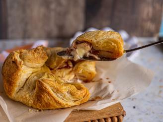 Baked Brie in Puff Pastry With Apricot or Raspberry Preserves