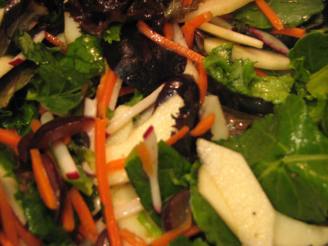 Summer Fruits and Field Greens Salad With Citrus Dressing