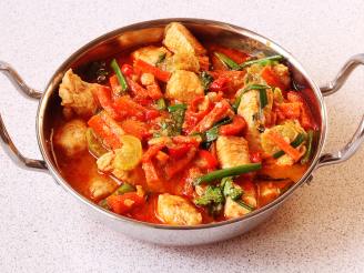 Thai Red Chicken Curry (Khaeng Phet Gai)