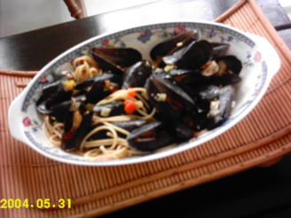 spicy mussels in white wine sauce