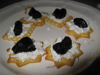 Goat Cheese & Dates Crackers