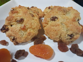 APRICOT AND SULTANa ROCK CAKES