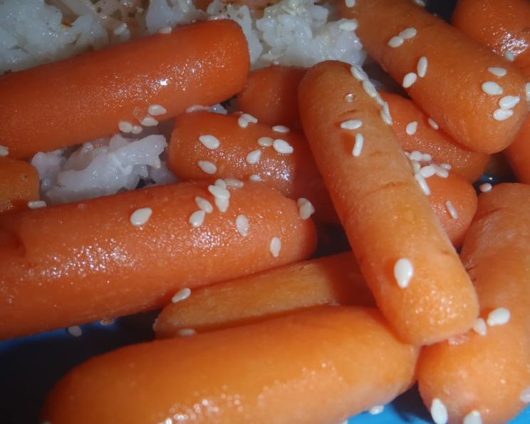 Glazed Carrots With Maple Syrup and Sesame Seeds Recipe