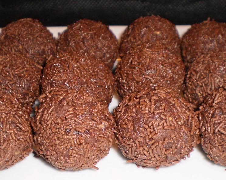Super Easy Chocolate Truffles Recipe