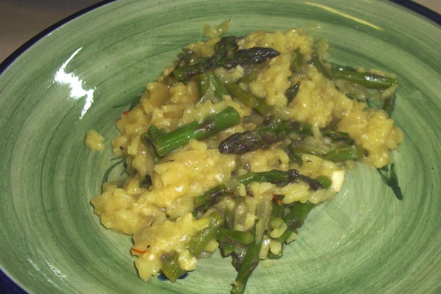 Bobby Flay's Quick Saffron Risotto With Roasted Asparagus Recipe