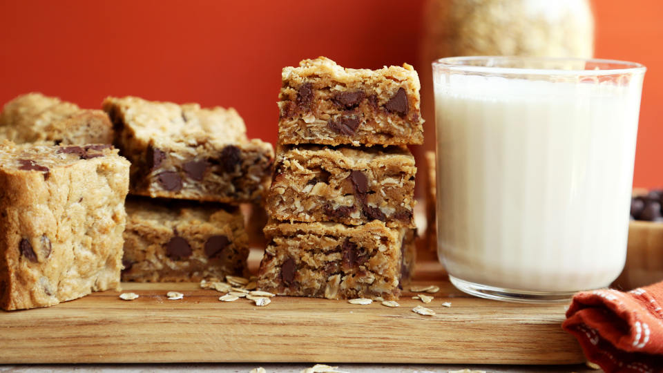 Chewy Peanut Butter Chocolate Chip Oatmeal Bars