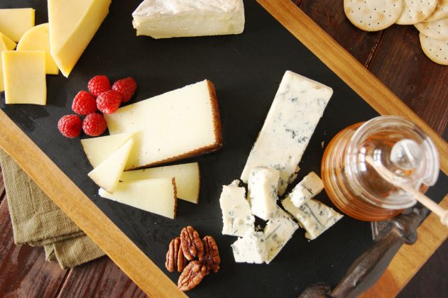 How to Make a Picture-Perfect Cheese Board