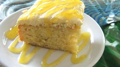 hawaiian pineapple poke cake
