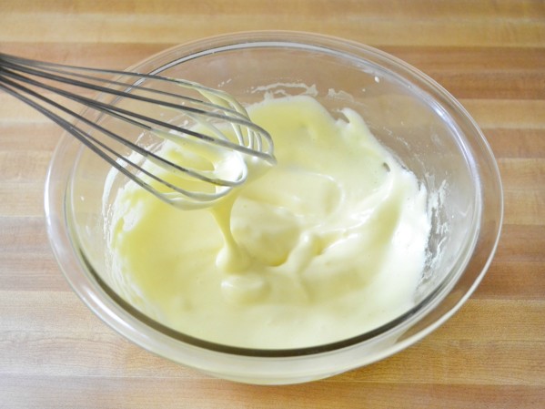 How to Make Hollandaise Sauce