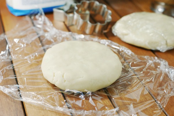 How to Roll & Cut Cookie Dough
