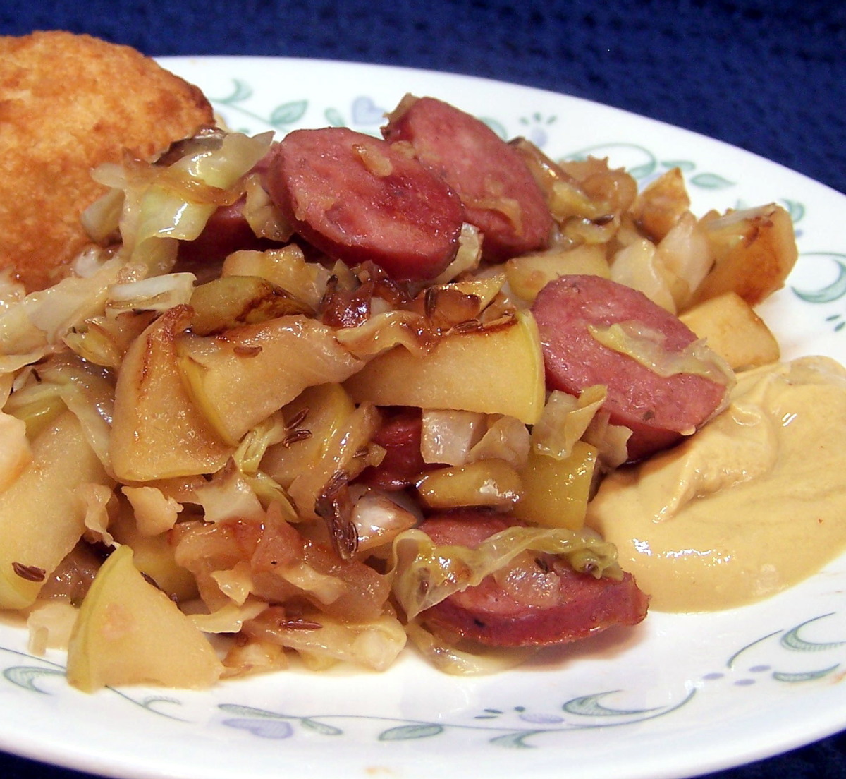 Smoked Chicken Sausage With Apples & Cabbage_image