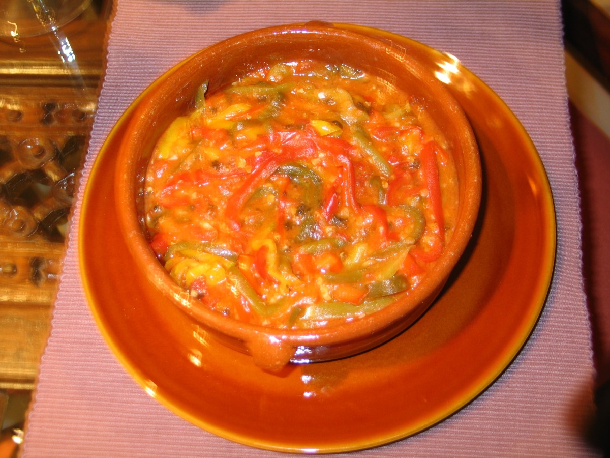 Tri-Color Peppers in Garlic, Onions and Tomatoes_image