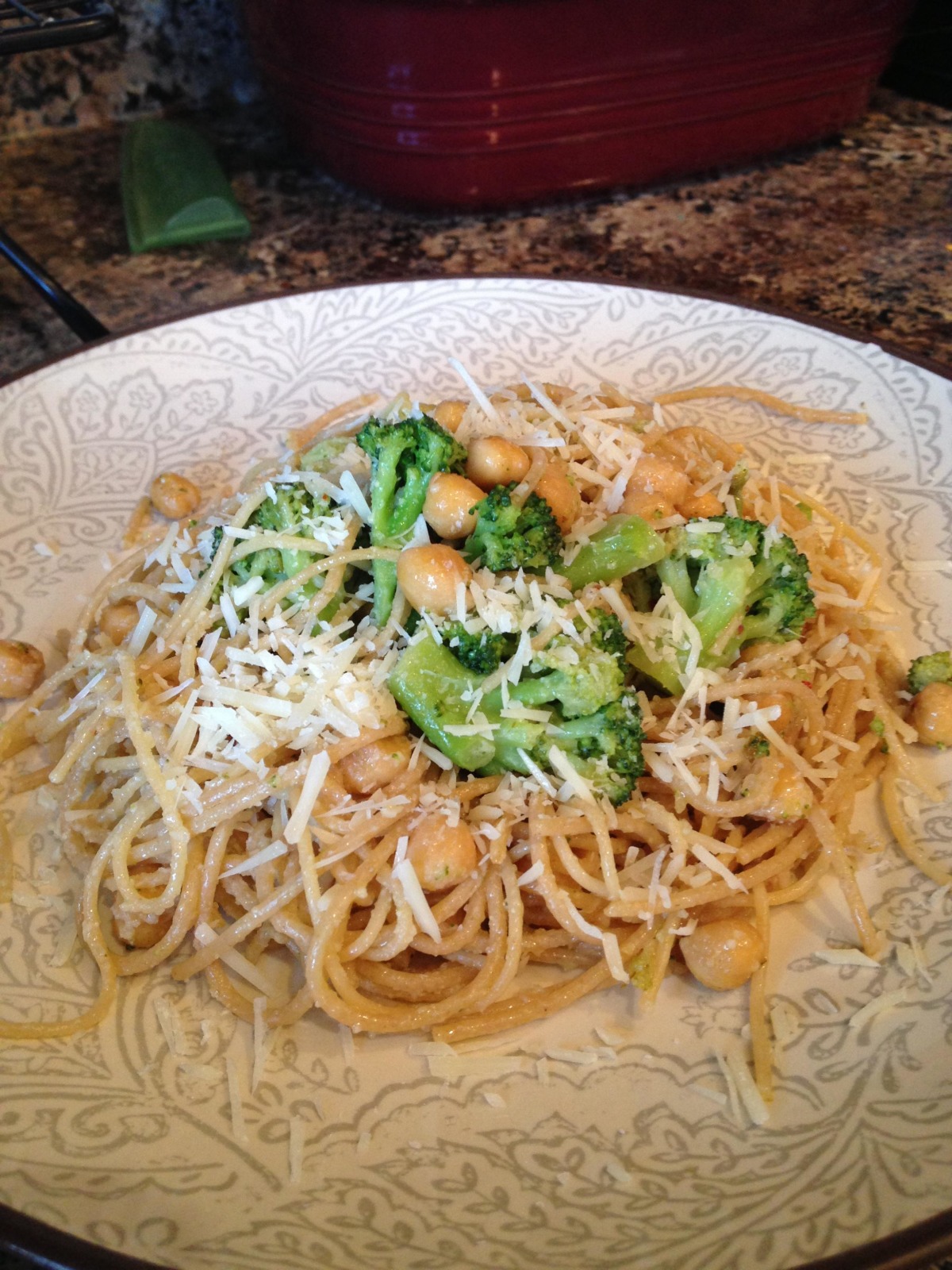 Spaghetti With Broccoli, Chickpeas, and Garlic image