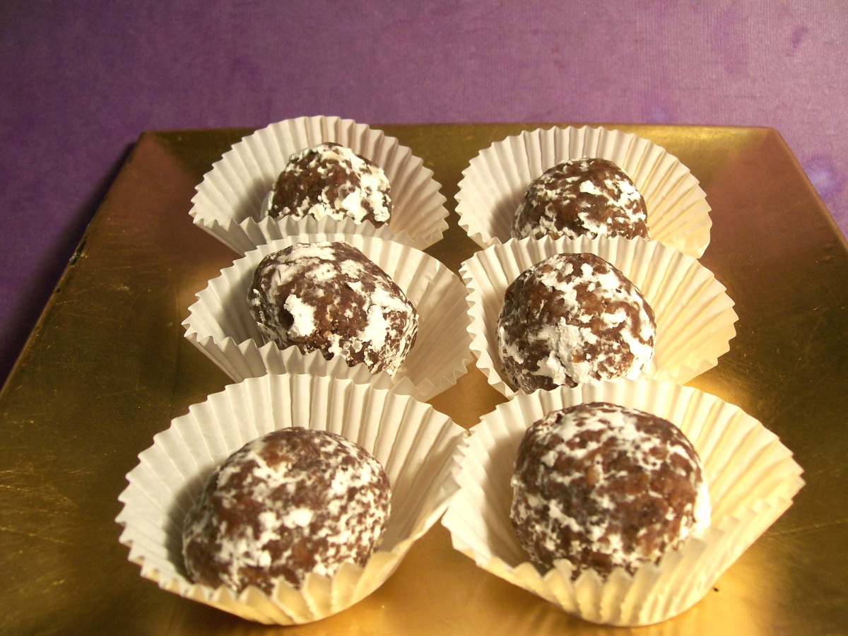 Apricot Almond Chocolate Balls
