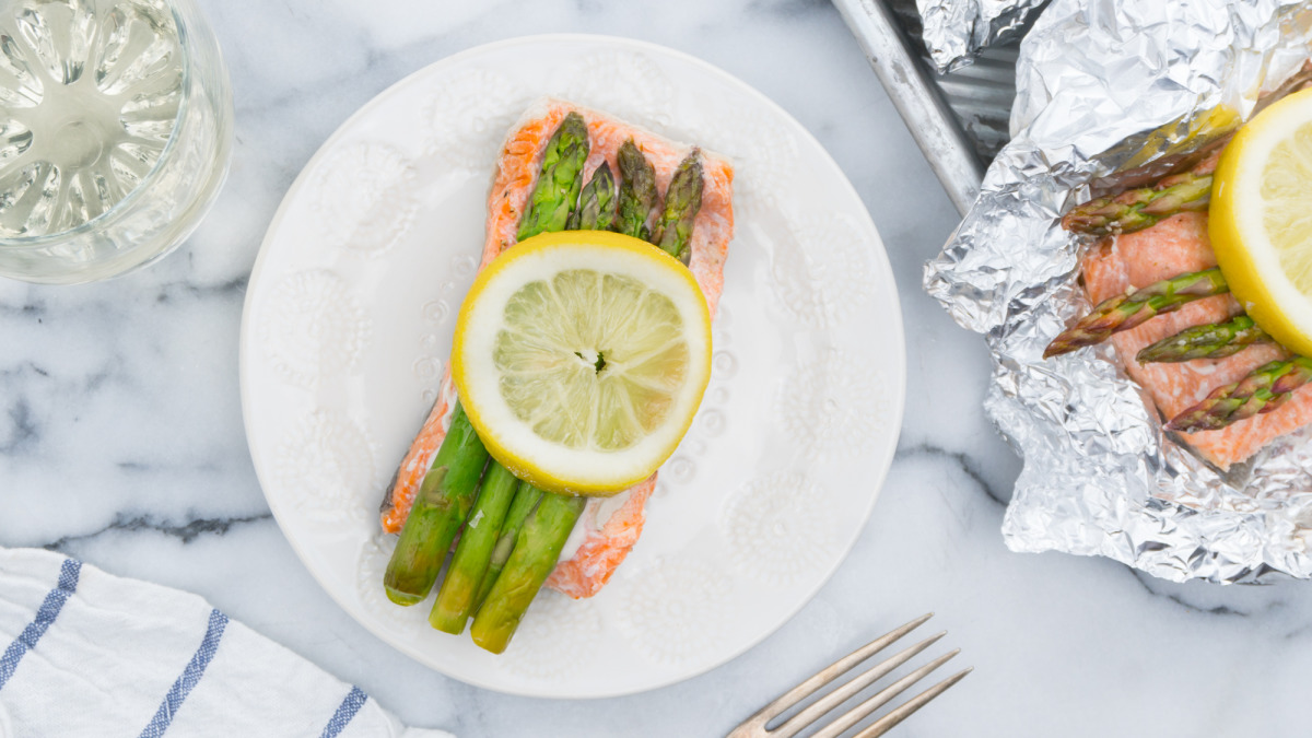 Salmon and Asparagus in Foil_image