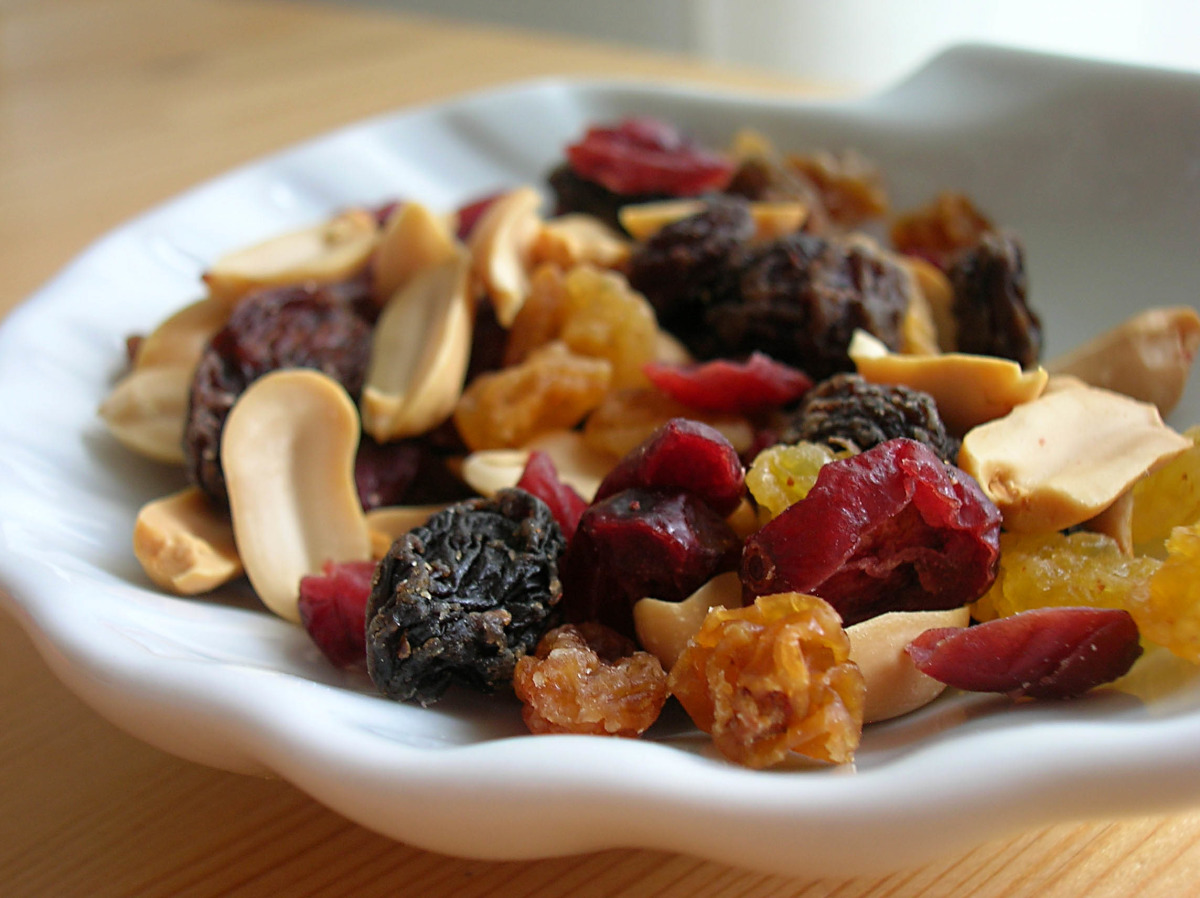Fruit and Peanut Snack Mix