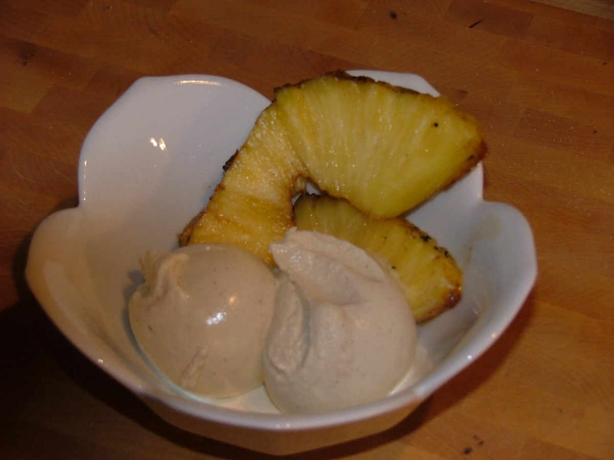 Grilled Pineapple With Vanilla Cinnamon Ice Cream