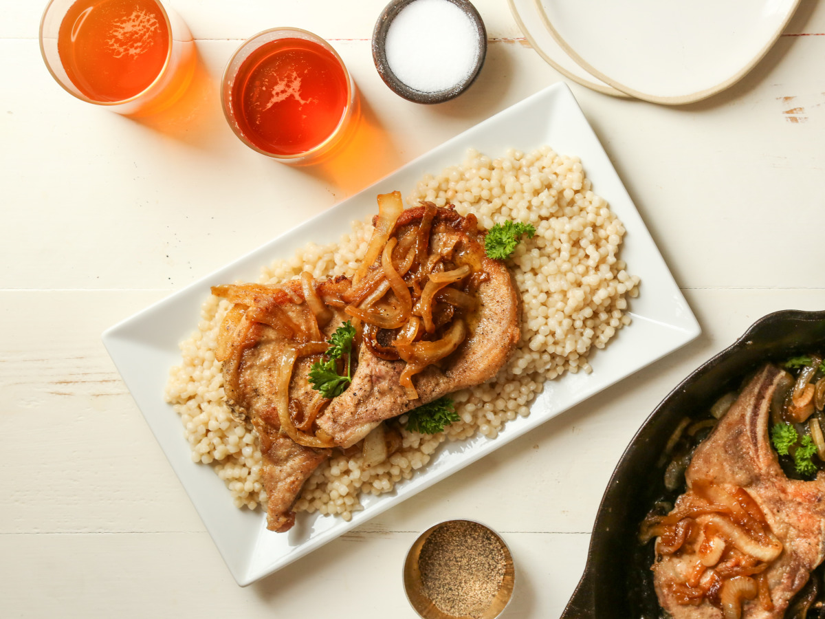Pork Chops in Onion Sauce (Schweinekotelett in Zwiebelsosse)