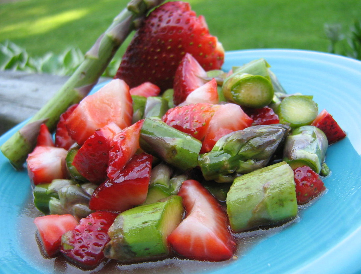 Strawberry Asparagus Salad image