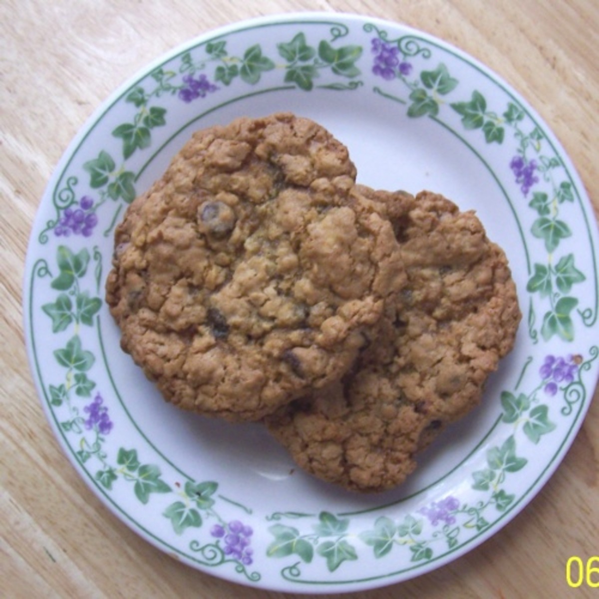 Crispy, Crunchy, Chewy Oat Choco Chip Cookies image