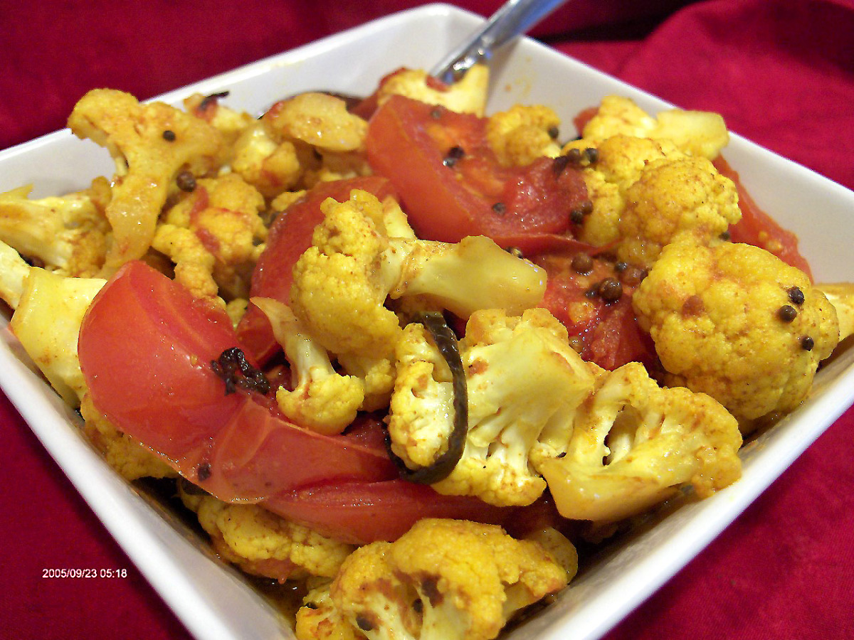 Braised Cauliflower and Tomatoes